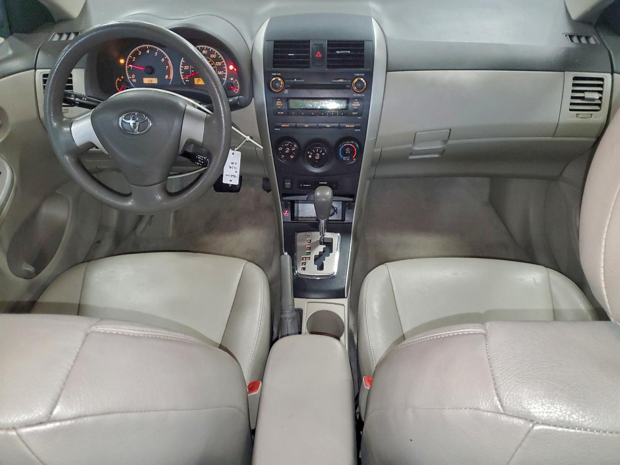 Toyota Corolla Base Image 8