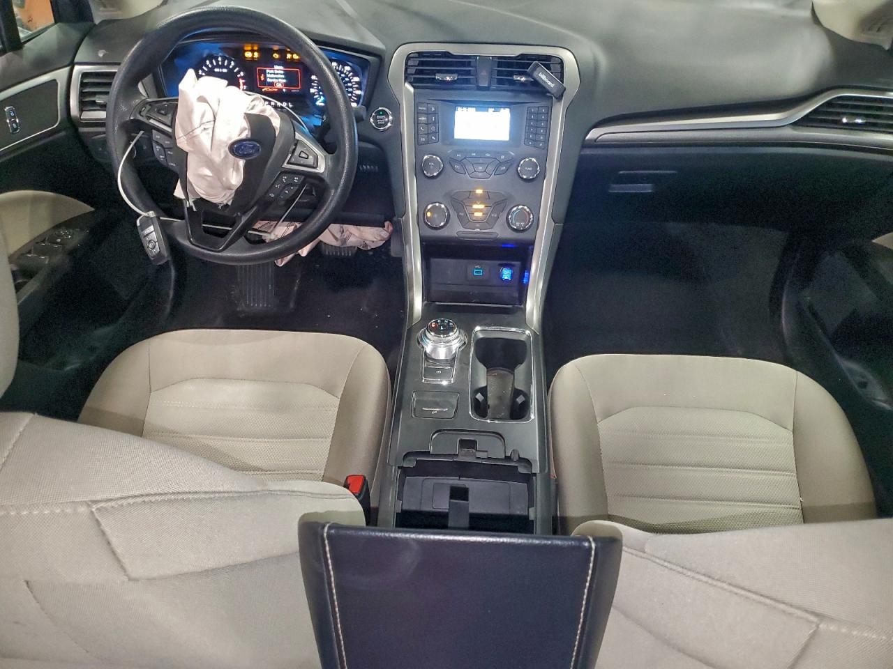 Ford Fusion S Image 10