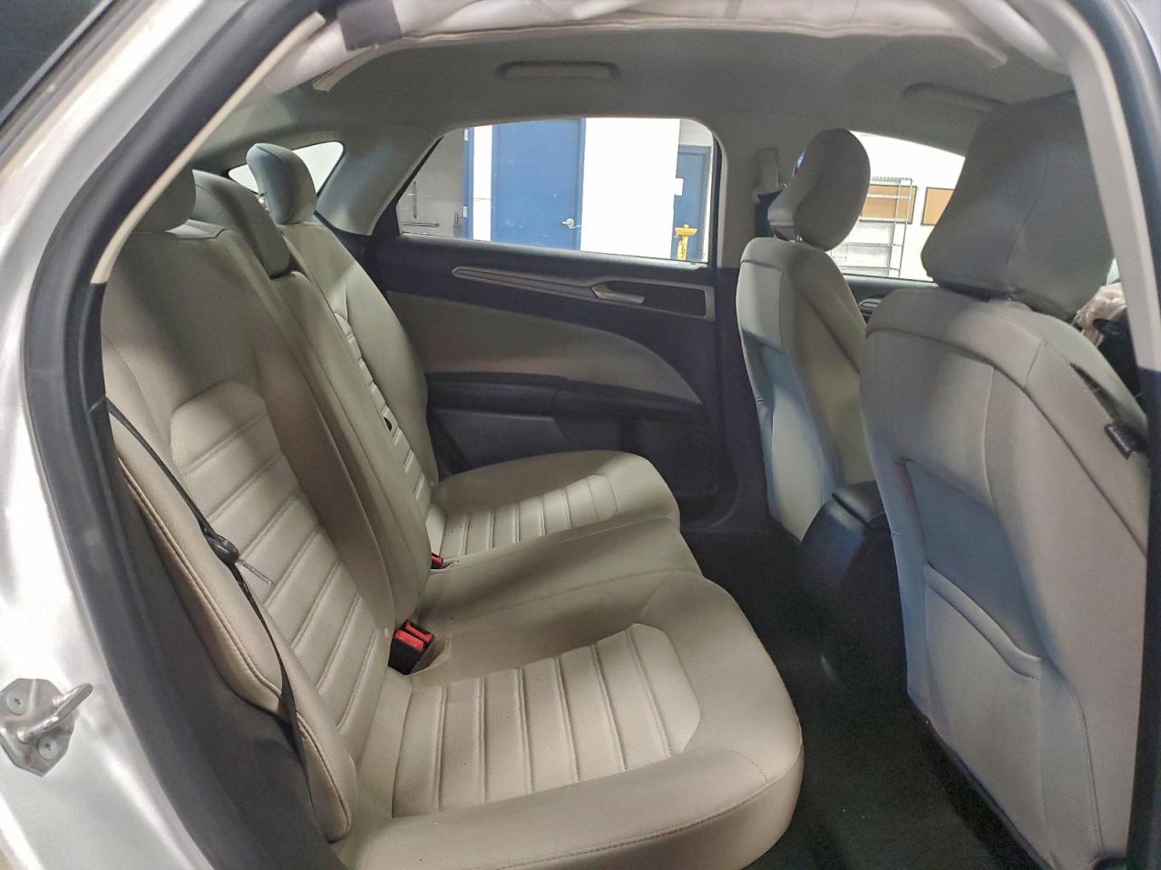 Ford Fusion S Image 9