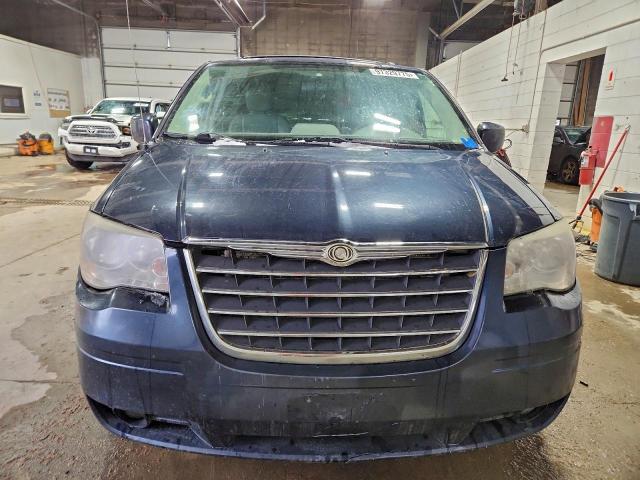 Chrysler Minivan Touring Image 7