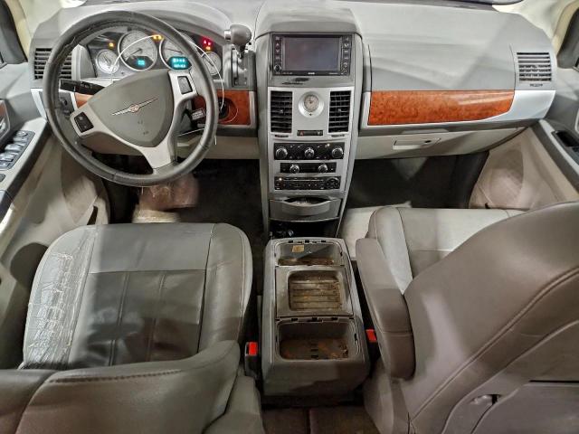 Chrysler Minivan Touring Image 10