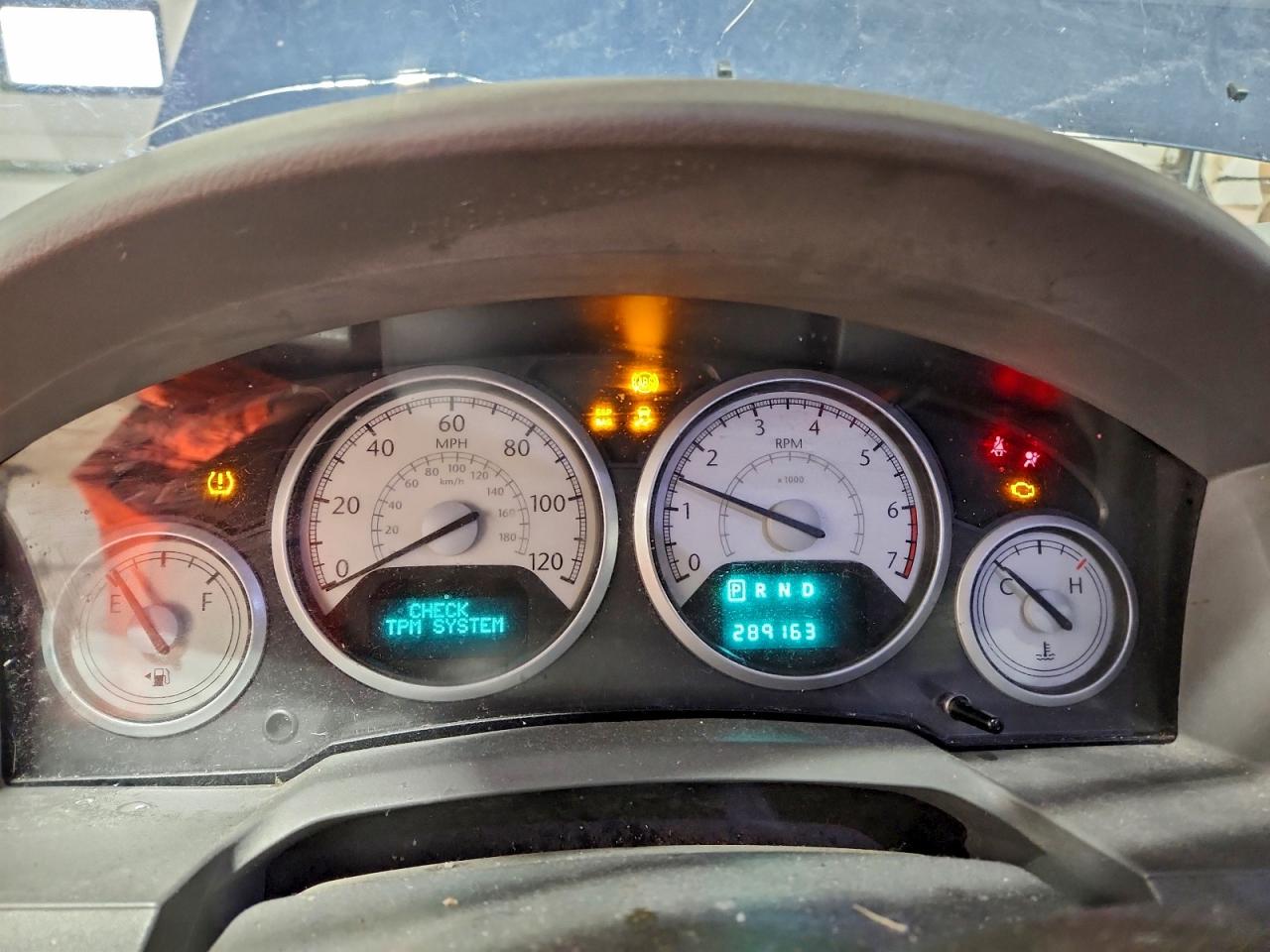 Chrysler Minivan Touring Image 3