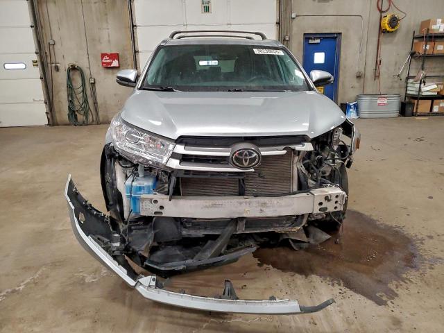 Toyota Highlander Se Image 10