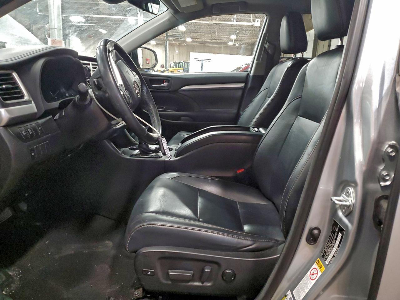 Toyota Highlander Se Image 9