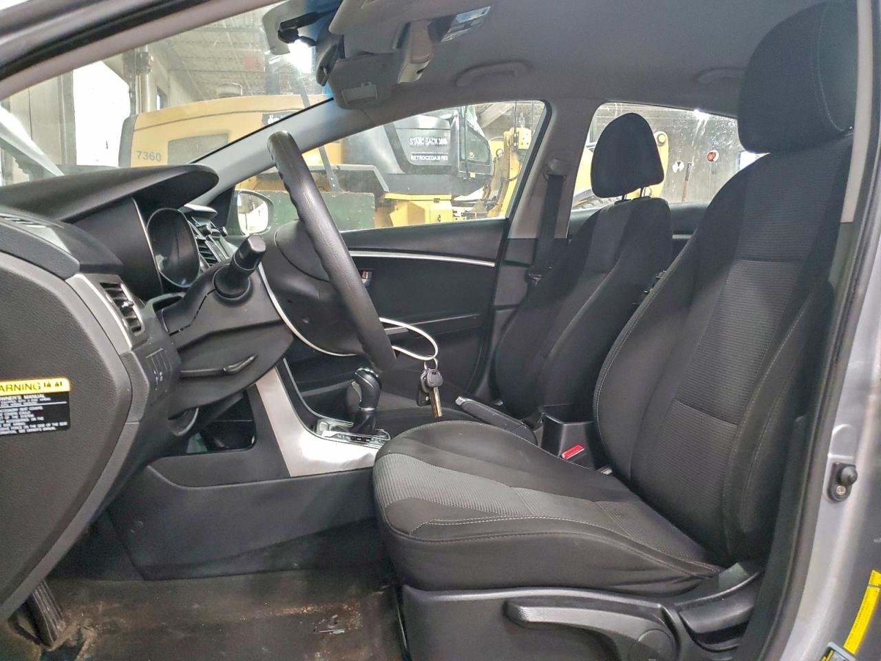 Hyundai ELANTRA Image 8