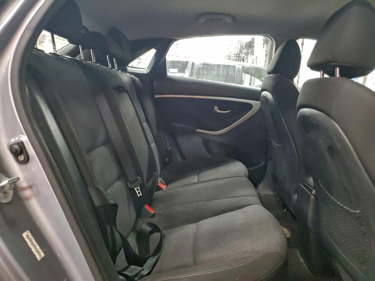 Hyundai ELANTRA Image 12