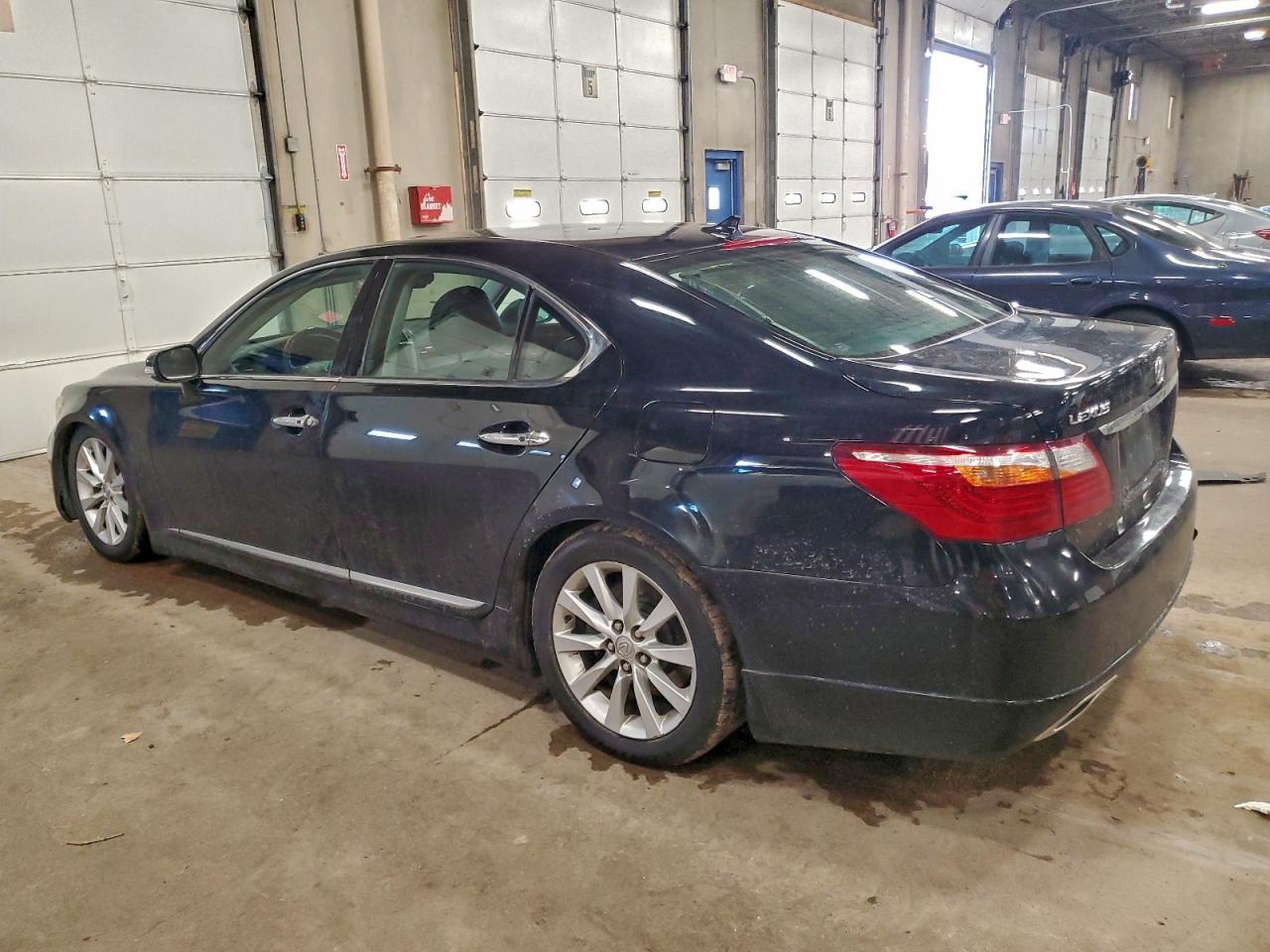 Lexus LS 460 Image 2