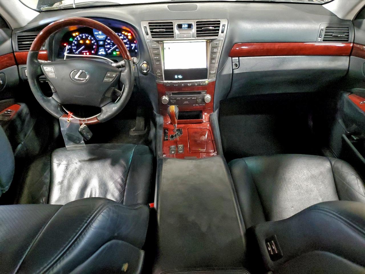 Lexus LS 460 Image 10