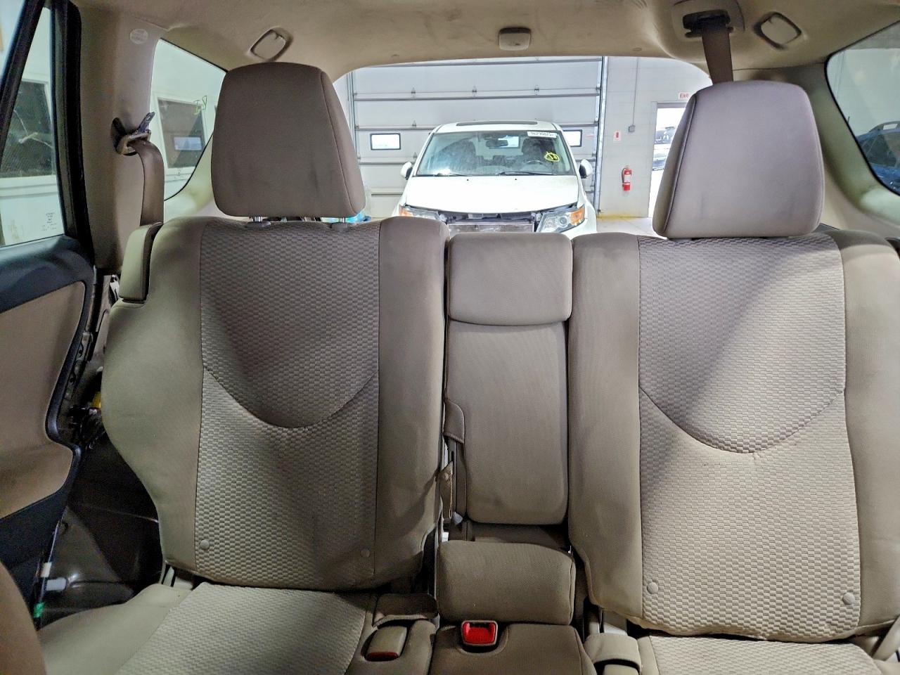 Toyota RAV4 Image 12