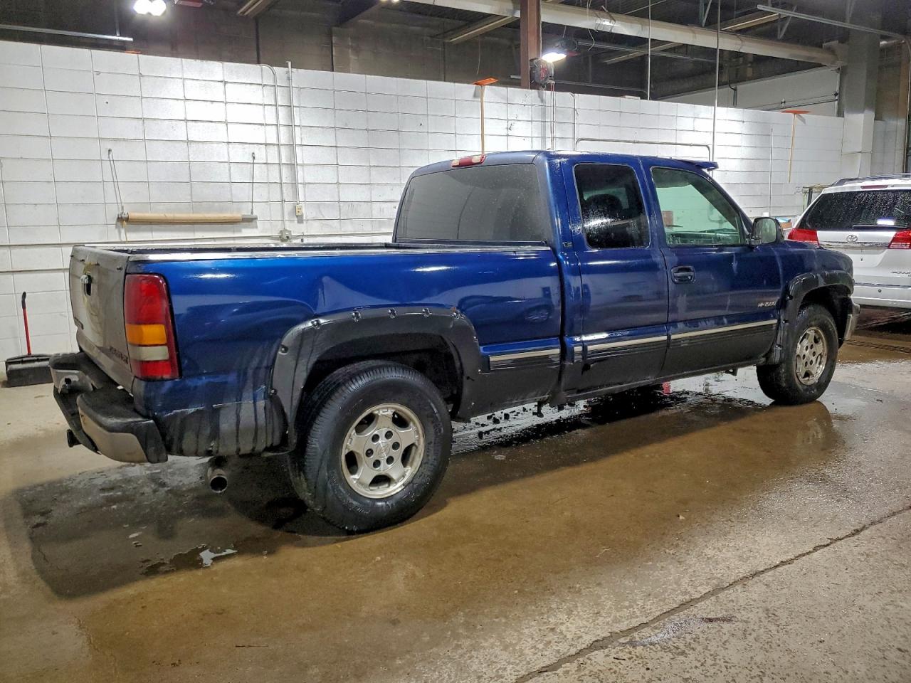 Chevrolet Silverado K1500 Image 2
