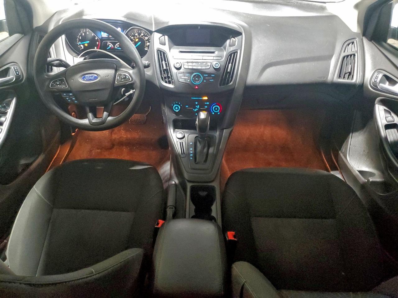 Ford Focus Se Image 11