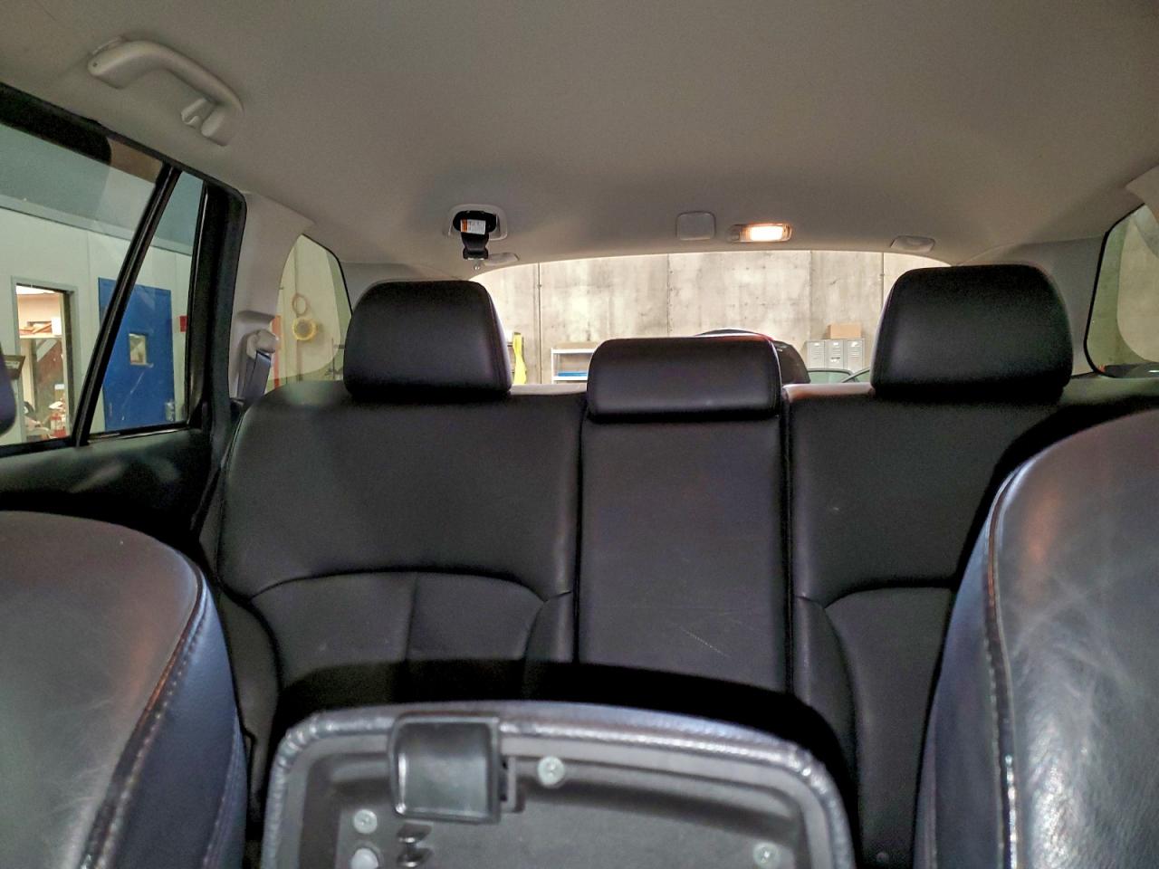 Subaru Outback 3.6r Limited Image 5