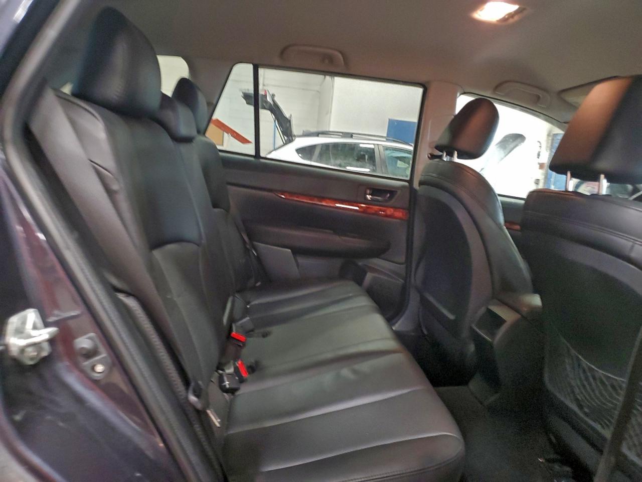 Subaru Outback 3.6r Limited Image 13