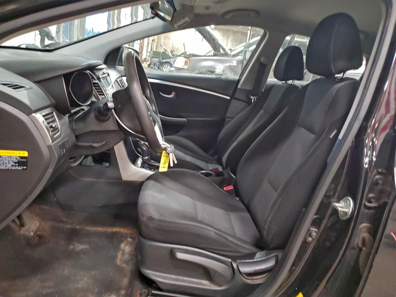 Hyundai ELANTRA Image 6