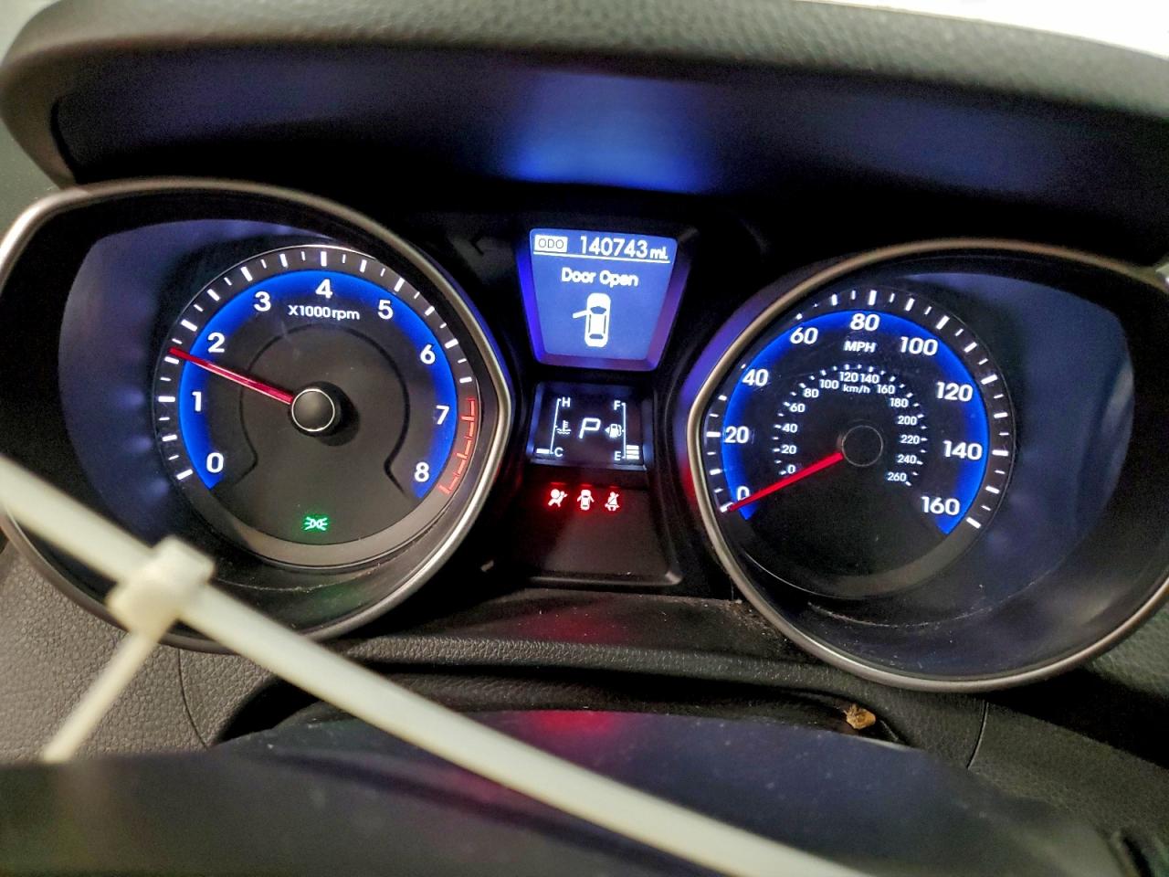 Hyundai ELANTRA Image 11