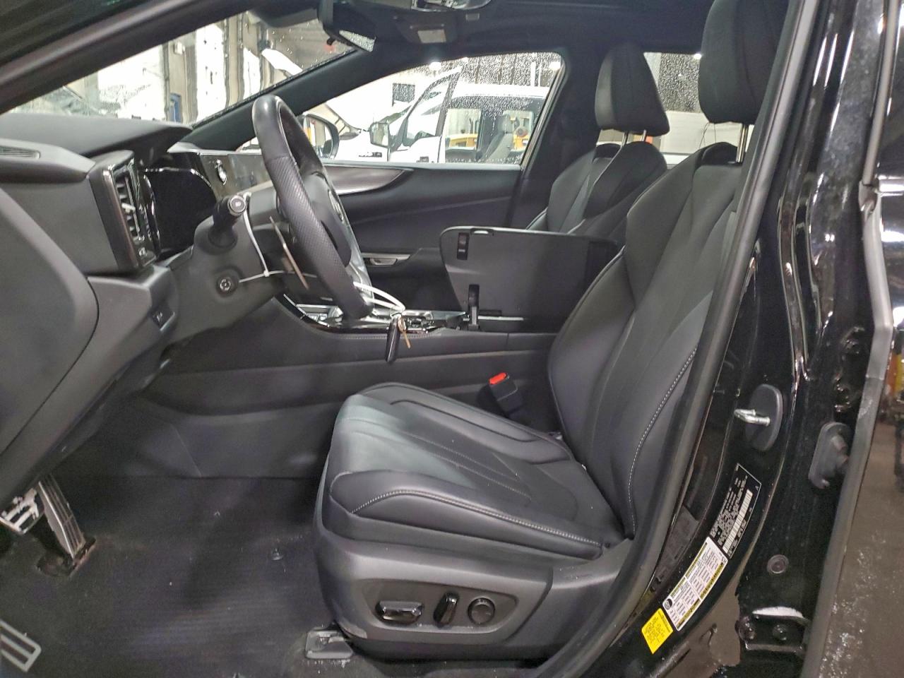 Lexus NX 350 Luxury Image 2