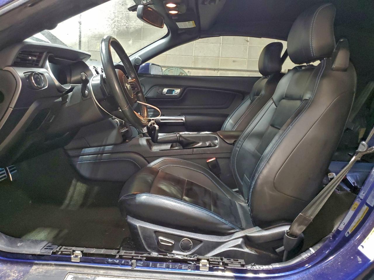 Ford Mustang Image 4