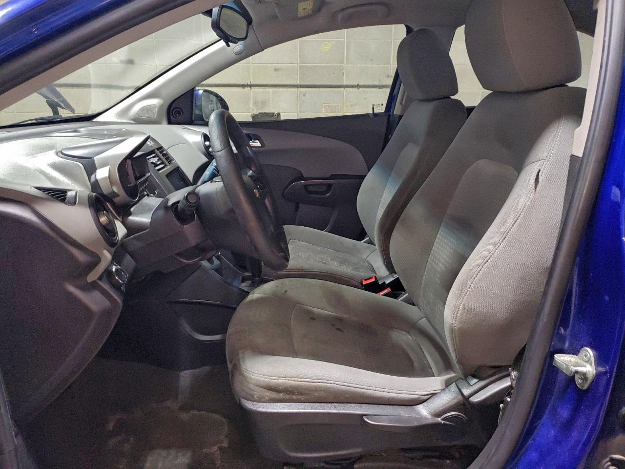 Chevrolet Sonic Ls Image 5