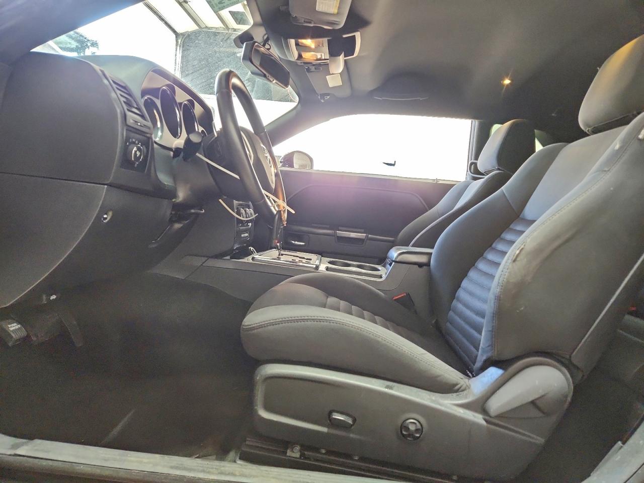 Dodge Challenger Sxt Image 2