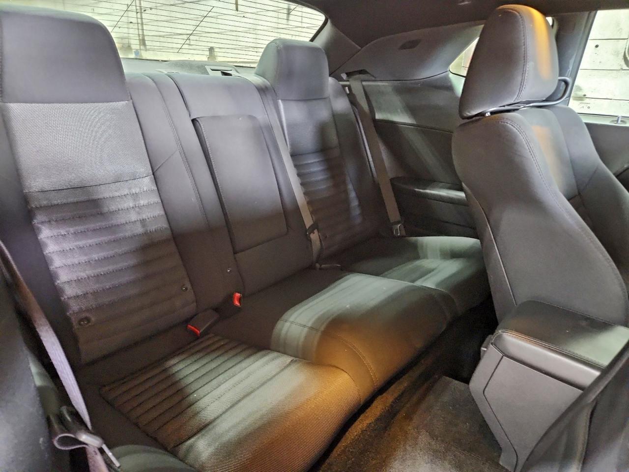 Dodge Challenger Sxt Image 8